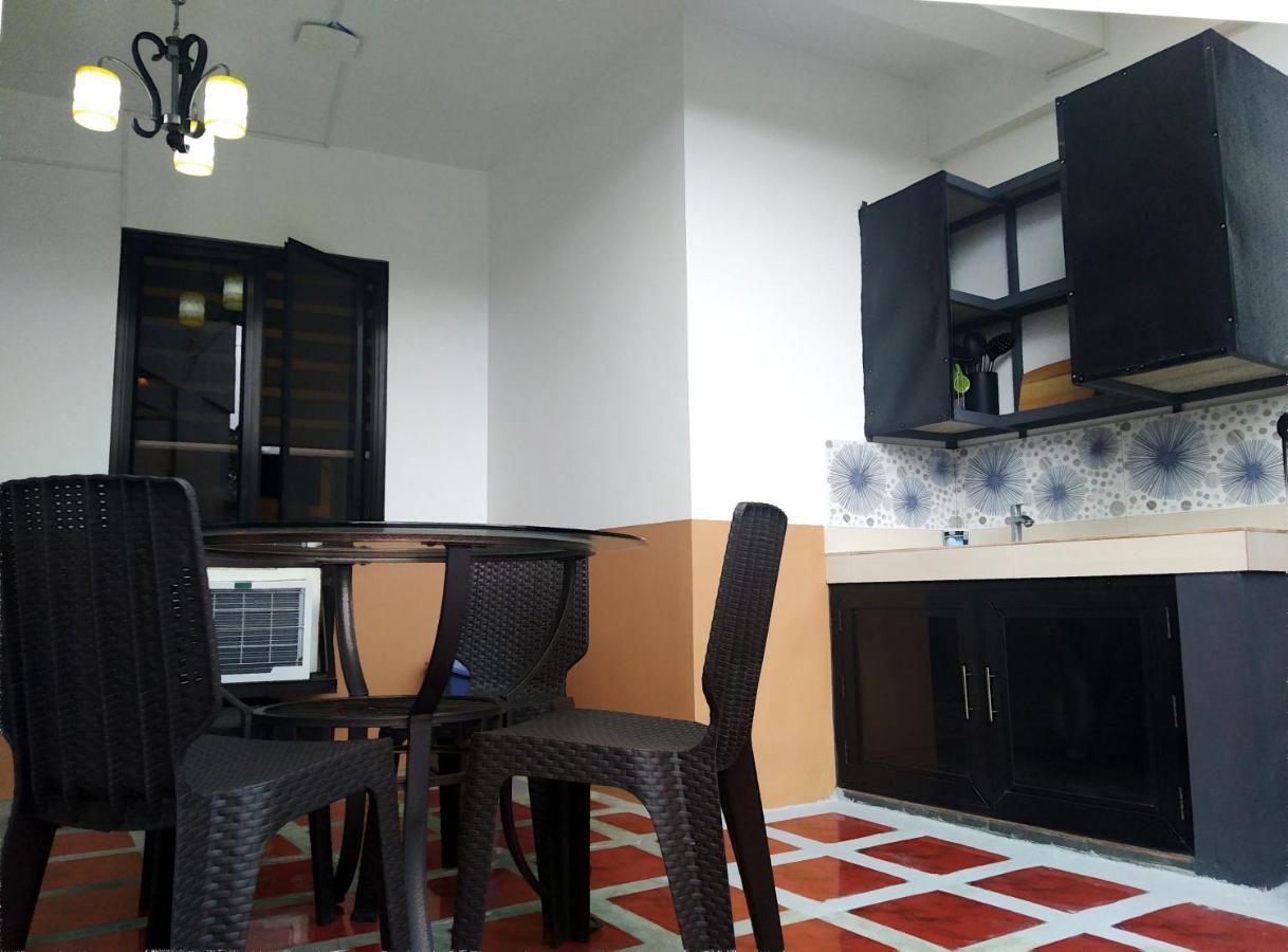 Jil's Apartelle Tagaytay City Extérieur photo
