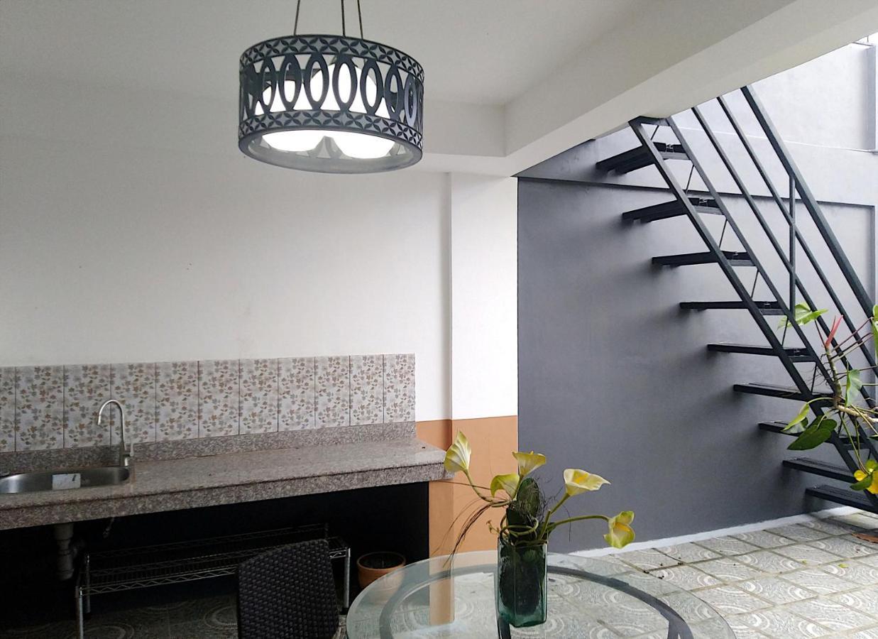 Jil's Apartelle Tagaytay City Extérieur photo
