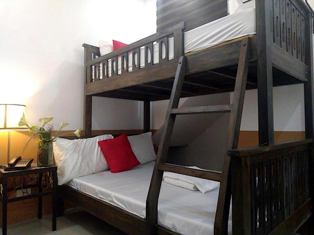 Jil's Apartelle Tagaytay City Extérieur photo